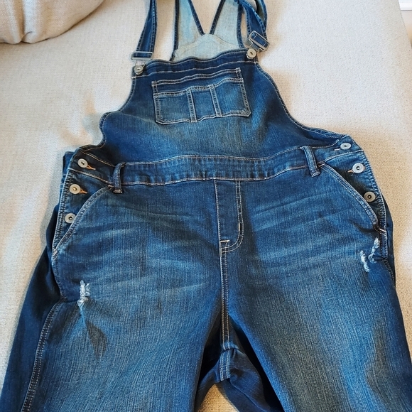 TORRID Denim Cropped Dark Wash Overalls Jeans - Picture 5 of 8